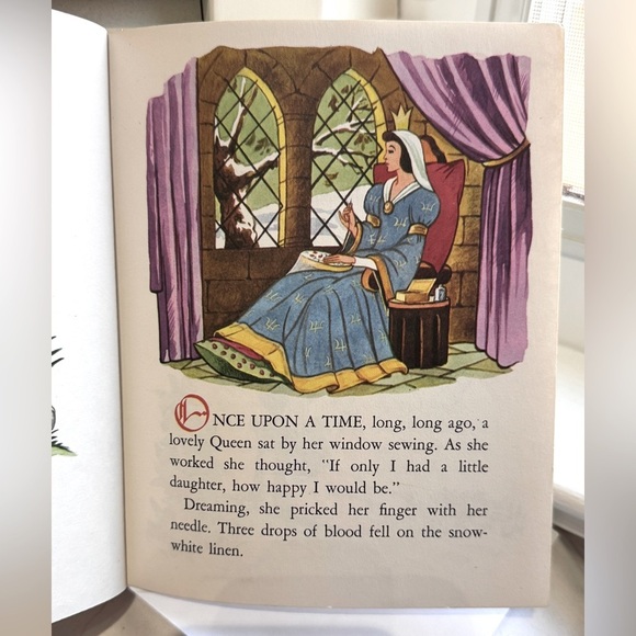 📚Vintage Cute 1978 Snow White and the Seven Dwarfs Little Golden Book for Kids - Picture 9 of 16